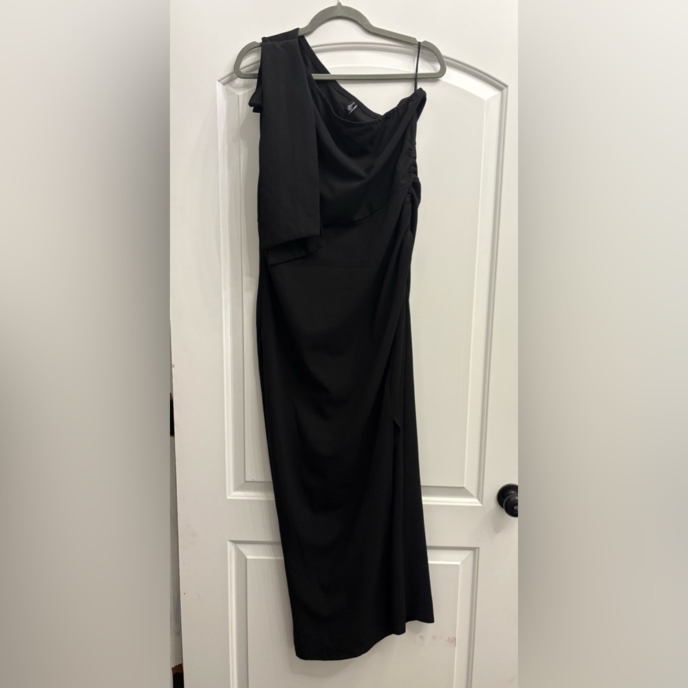 Chic One-Shoulder Black Dress